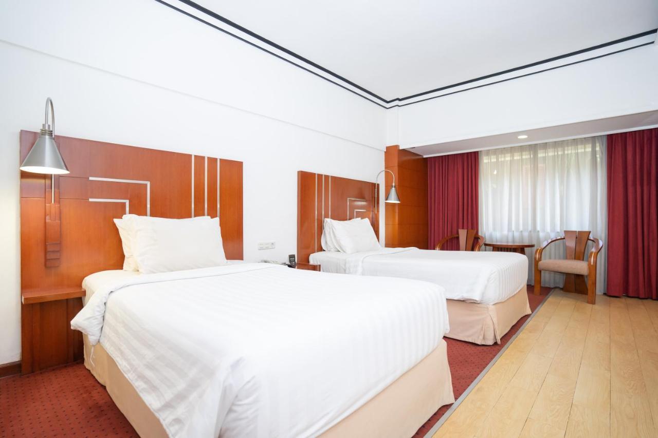 Hotel Savoy Homann Bandung Exterior photo